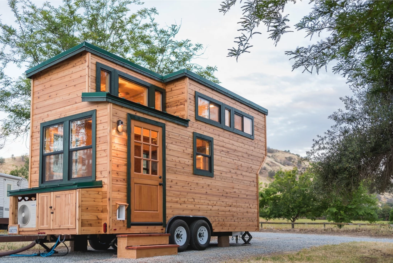 Мини деревянные дома. Автодом tiny House. Тини Хаус США. Тини Хаус на колесах. Тини Хаус (tiny House).